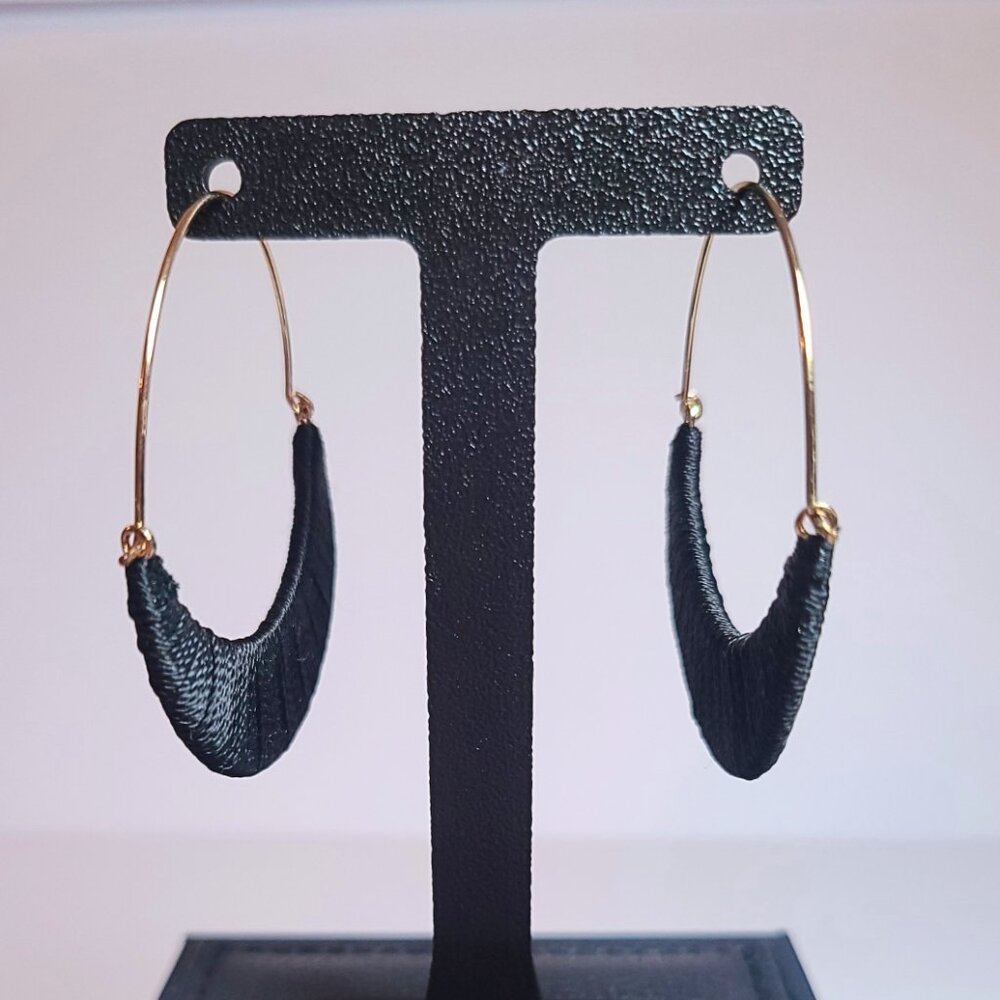 Black & Gold Woven String Hoop Earrings – Boho Chic